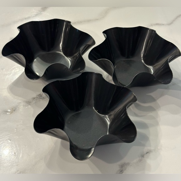 no brand Other - Set of Three Black shell pan.